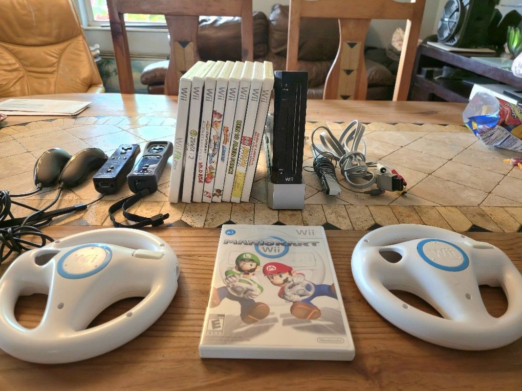 Wii Mario Kart Bundle. Console, Controllers, Nunchucks, Great Game Lot, Wii Balance Board.