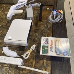 Wii Bundle with Wii Play + controller + nunchuck + Wii Zapper Crossbow Gun . Everything Tested!!