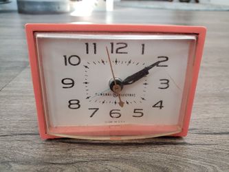 Retro Salmon/Pink GE Alarm Clock