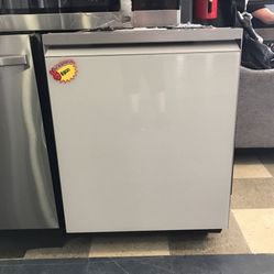 Samsung White Bespoke 24" Built In Dishwasher RB