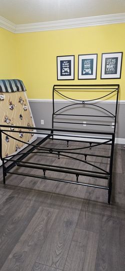 Queen Size HeadboardFootboarf W/ Bed Frame