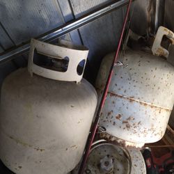 Propane Tanks For Sale, $25 Each. There Are 5 Total, All 5 For $100