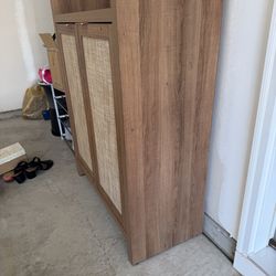 Shoe storage cabinet