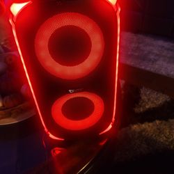 SUPER NICE CHRISTMAS GIFT BLUETOOTH SPEAKER WITH 🎤 SOUND AMAZING MUST SEE AND HEAR TO APPRECIATE 