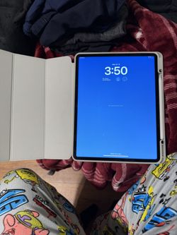 apple ipad pro 5th generation w apple pencil and case
