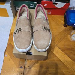 Women's Size 8.5 Uggs Shoes 