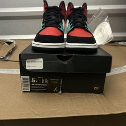 Air Jordan 1 Mid Multicolor Bred Size 5y
