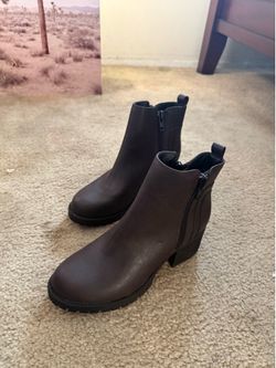 New women’s mid boots