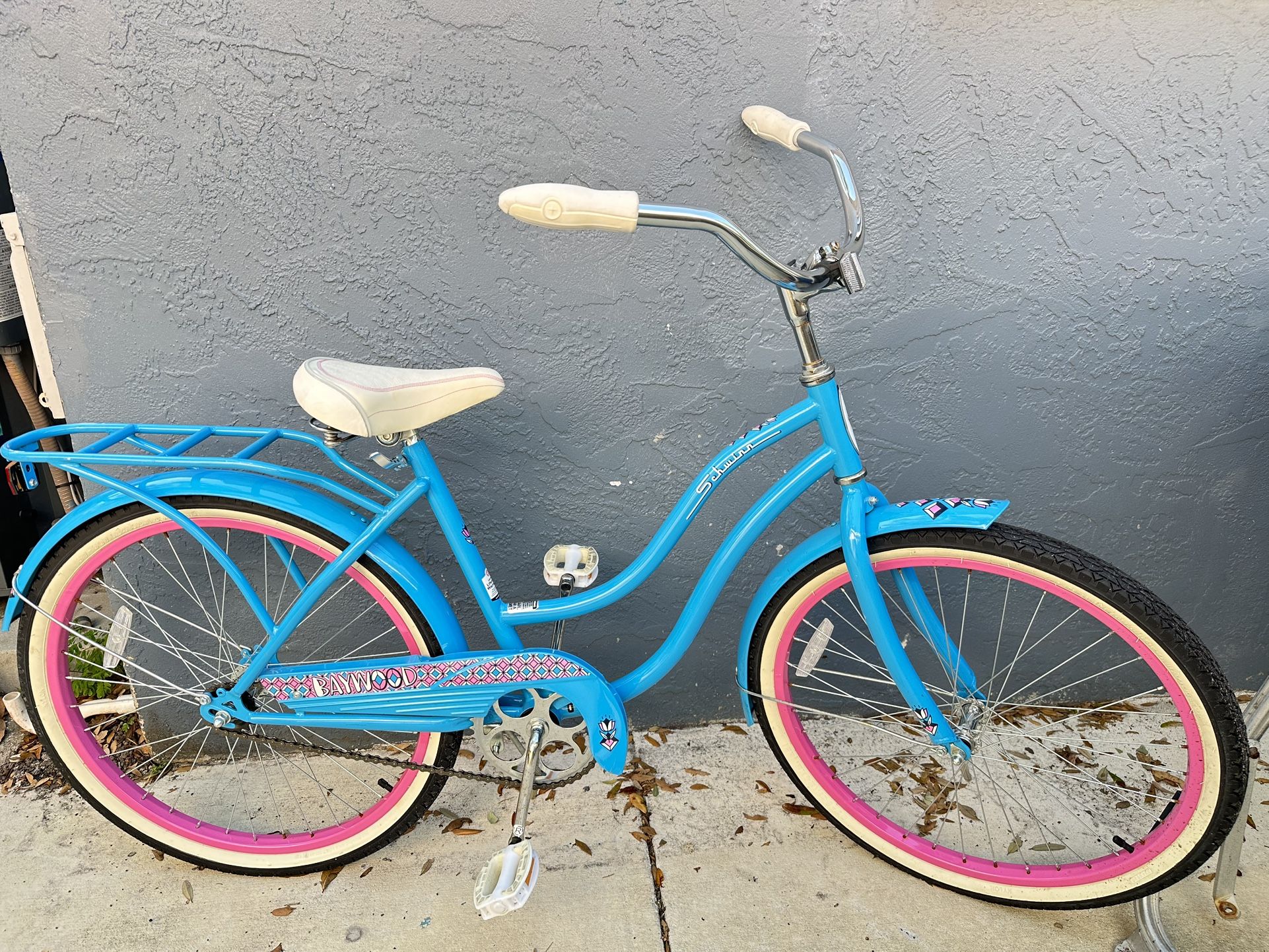Ladies Schwinn Bike Beach Cruiser 24”