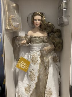The Franklin Mint Arthurian Legend Collection 16" GUINEVERE Heirloom Doll W Box