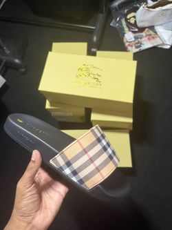 burrberry slides
