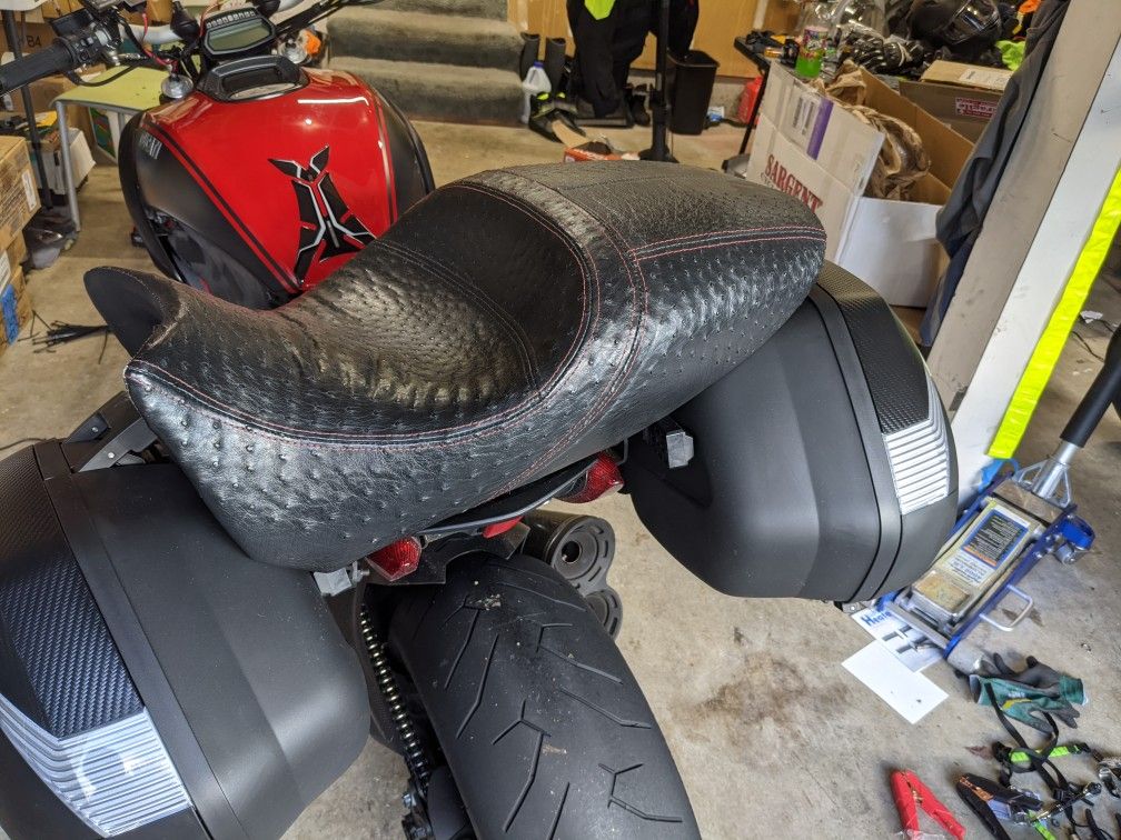 Ducati Diavel Custom Ostrich Seat
