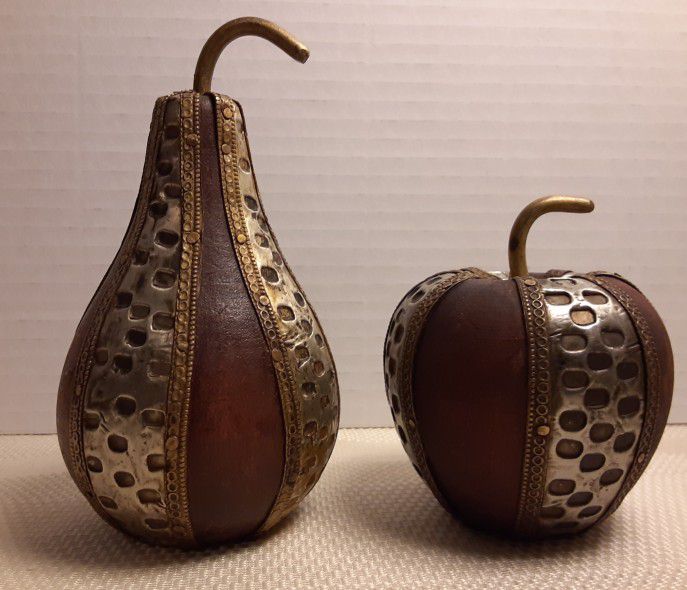 Apple And Pear Paper Weight Or Figurines Wood And Hammered Metal Vintage