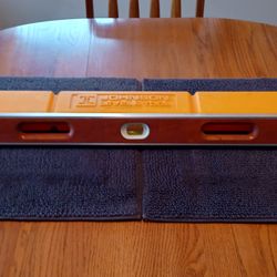 Johnson Wooden 48 Inch Level With A Protective Case