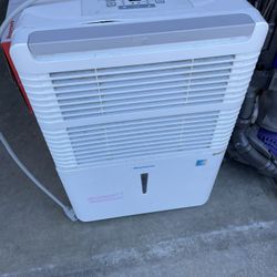 Dehumidifier 