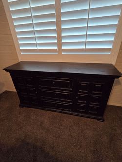 Black Isabella 3-Drawer 2-Door Dresser