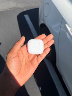 Apple AirPods (4th Generation)