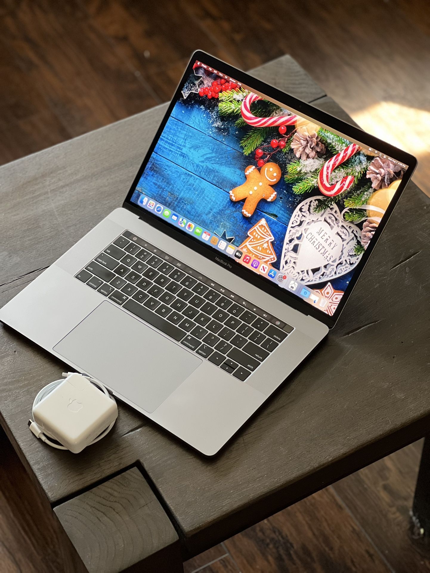 (2019) 15” MacBook Pro — (6Core i7) 16gb / 256gb 