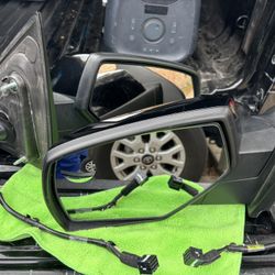 Original 2017 GMC Sierra 1500 Driver + Passanger Mirrors 