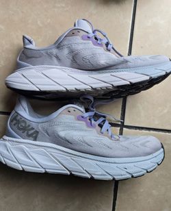 Tennis Hoka. 8.5