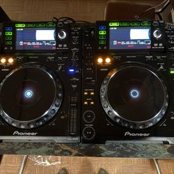 Pioneer CDJ 2000's in great condition