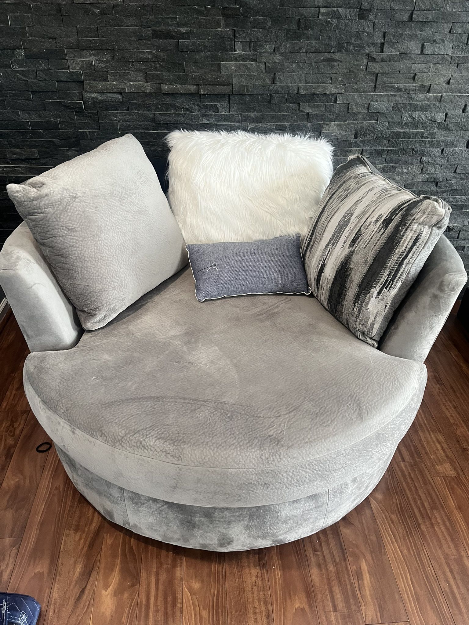 Cordelle Swivel Chair