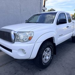 2011 Toyota Tacoma Prerunner 