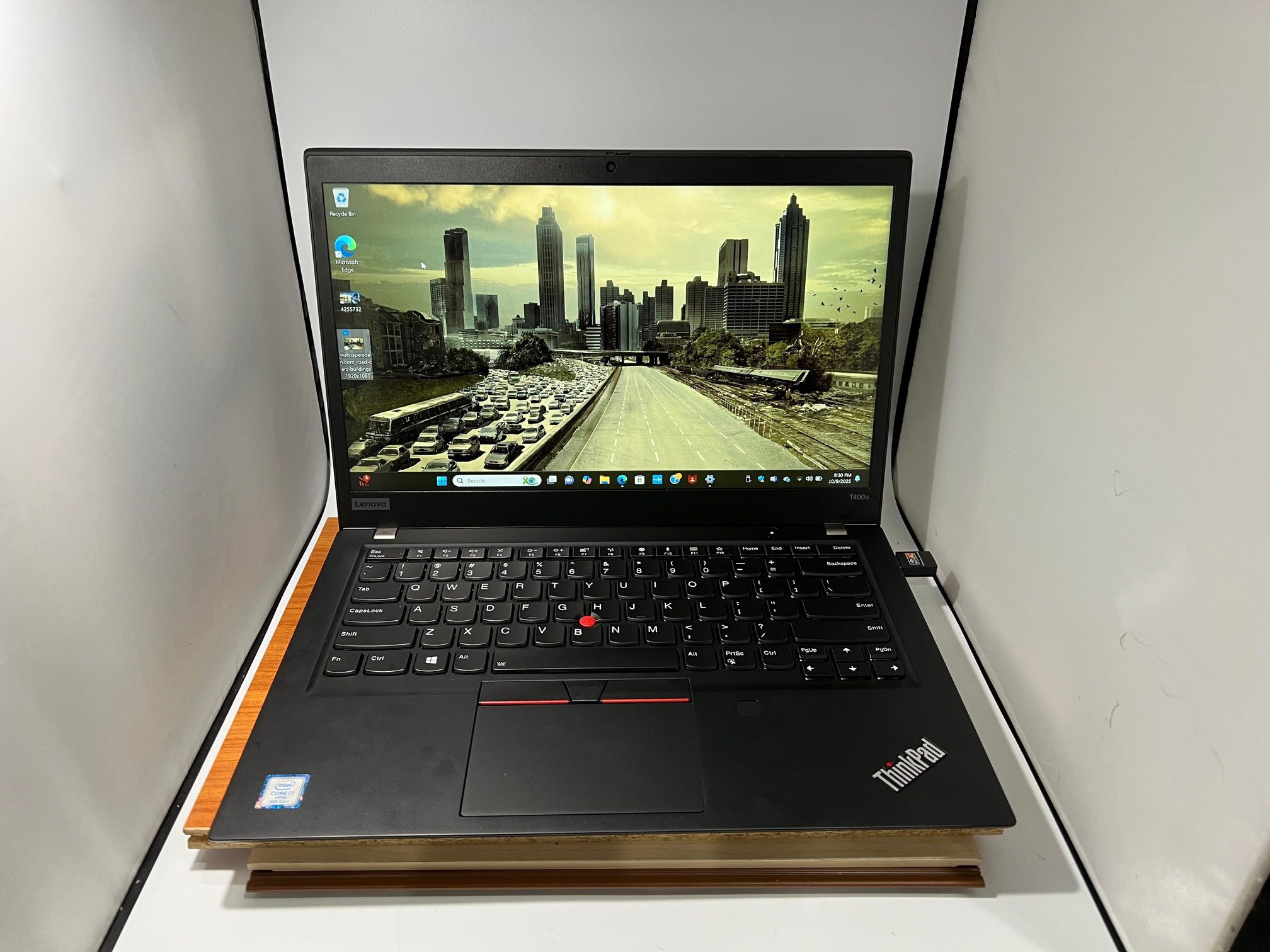 Lenovo T490S Core i7-8665u 8GB 256GB Windows 11 Read Description