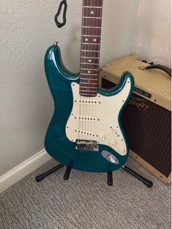 FS/FT: 1998 Fender American Deluxe Stratocaster Electric Guitar