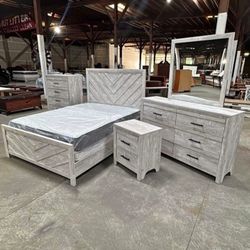 EVERYTHING IN THE PICTURE BRAND NEW QUEEN BED ,DRESSER/MIRROR,NIGHT STAND,CHEST WITH FREE DELIVERY 