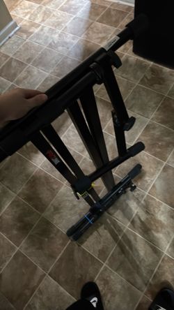 Proline double-tier keyboard stand in good working condition. Perfect for MIDI controllers, synthesizers, digital pianos, and music production setups.