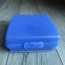 Tupperware Sandwich Keeper Blue