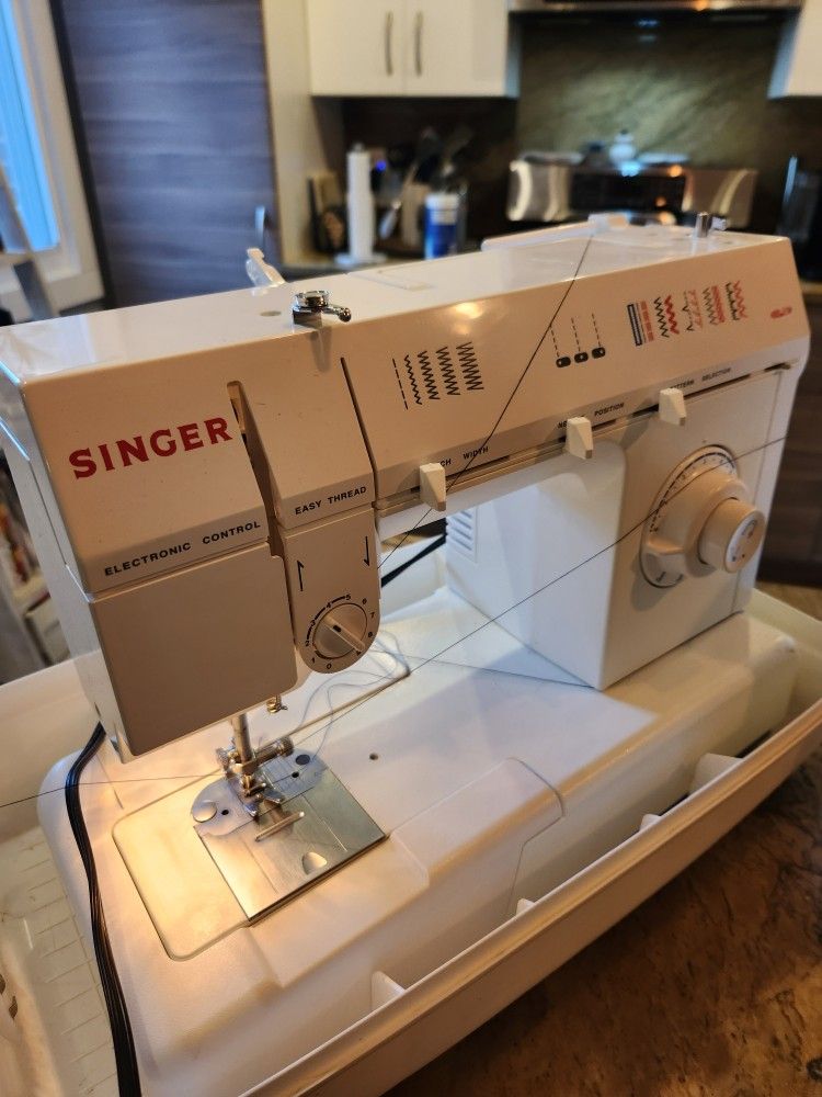 Singer Sewing Machine 5830C 