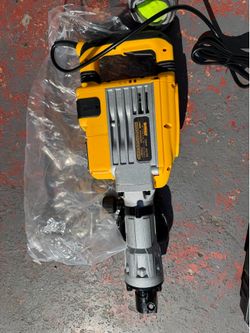 DEWALT 29 lb. SDS MAX Demolition Hammer – D25951K (BRAND NEW)**