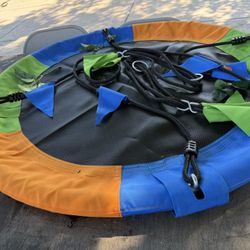 Round saucer swing 