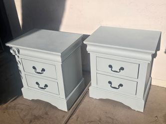 2 Light blue nighstands