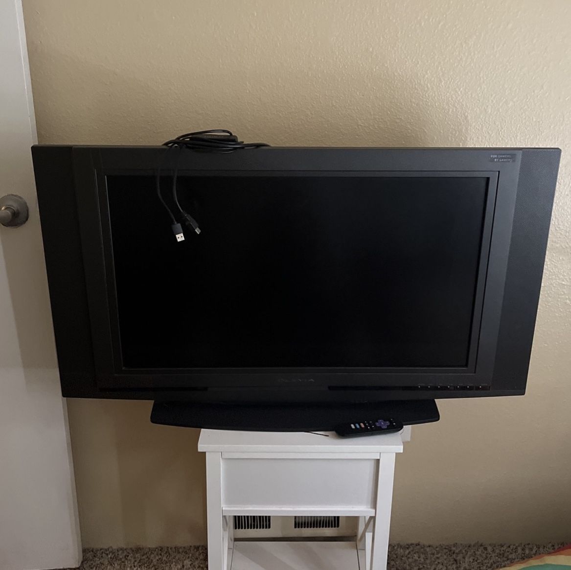 Olevia Gaming Tv- Size 32-34. Great Tv 