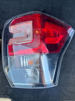 2017 forester tail light
