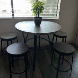 Round Table And Stools 