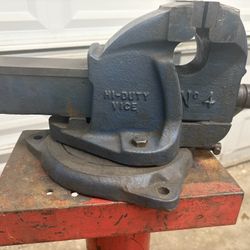 Paramo Vise, 4.5” Wide Jaws, Very Good Condition 