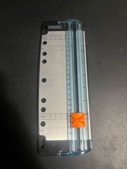 Fiskars Paper Trimmer / Cutter – Craft & Scrapbooking Tool