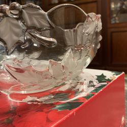 German Mikasa Crystal Poinsettia Serving Bowl