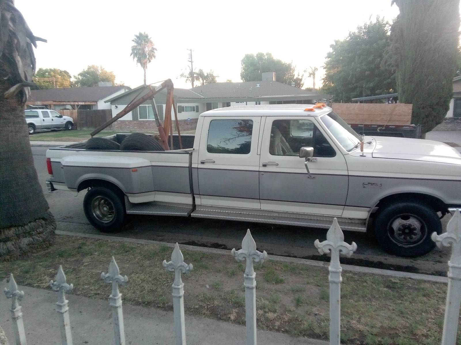 1989 Ford Duly Gas 460 7.5 L F350 Lariat 