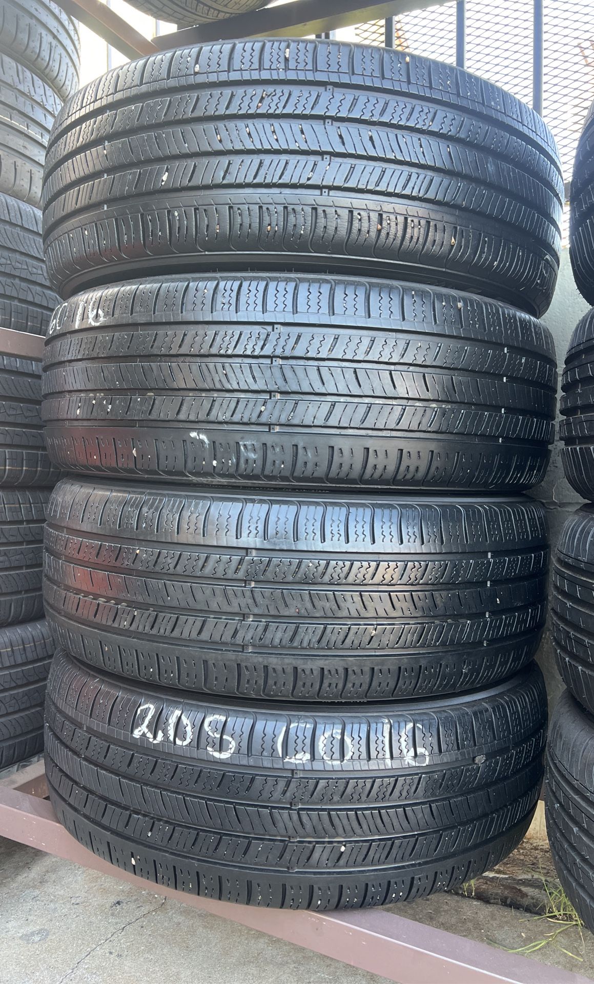 205/60/16 Set Of 4 Tires Kumho Solus Installed And Balanced Set De 4 Llantas Kumho Instaladas Y Balanceadas