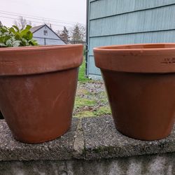 Set Of 2 Terracotta Pots