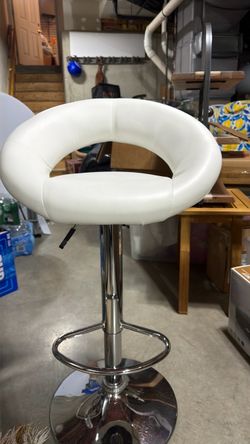 3 Swivel bar stool chairs