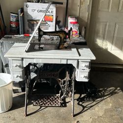 Singer Sewing Machine 