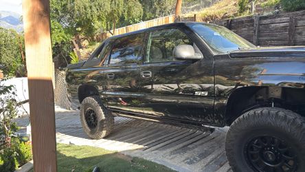 Chevy Avalanche 2005 6” Lift 4by4 Parts Or Sale