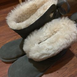 NWOB UGG Koola Boots Size 9
