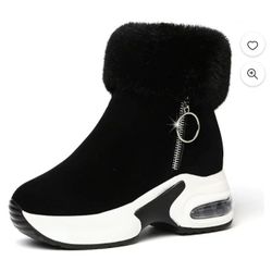 Womens Hidden Heel Fuzzy Boots (Kids)